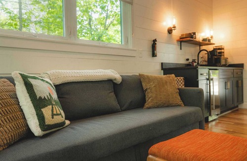 Freeport Cabin | Modern woods cabin w/full bath & kitchen - 01