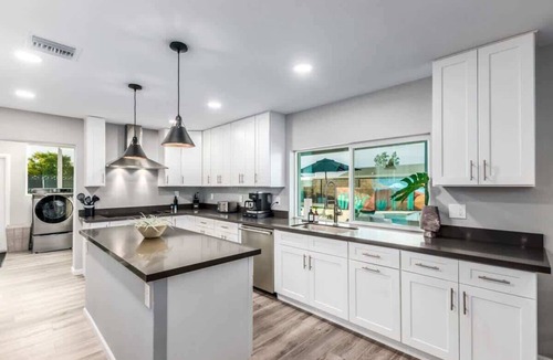 Village Grove House | Monterey Lux | Pool, Sport Courts & Putting Green
