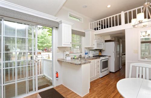 Moody Resort | Moody Beach Camping Resort Cottage - Loft