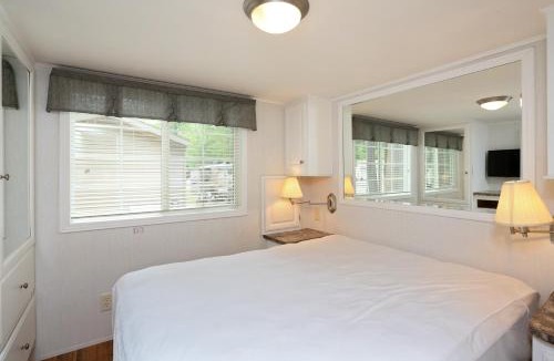 Moody Resort | Moody Beach Camping Resort Cottage - Loft