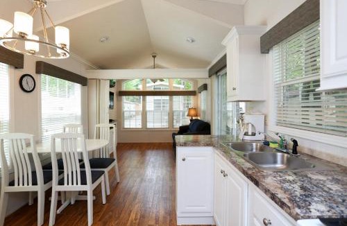 Moody Resort | Moody Beach Camping Resort Cottage - Loft