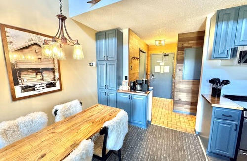 Lutsen Apartment | Moose Mtn Retreat | Ski-In/Ski-Out | Pool & Hot Tub