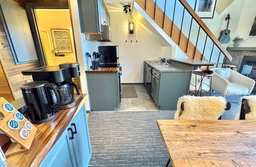 Lutsen Apartment | Moose Mtn Retreat | Ski-In/Ski-Out | Pool & Hot Tub