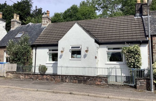 Lochcarron Cottage | Moriston Cottage - a cottage that sleeps 4 guests in 2 bedrooms
