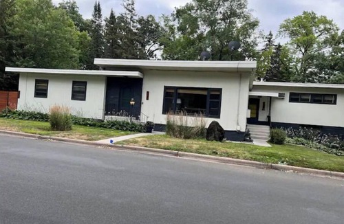 Morningside House | Morningside mid century near restaurants & lakes