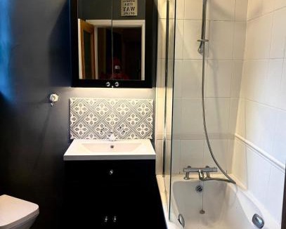 Morningside Apartment | Morningside two-bedroom period Victorian flat