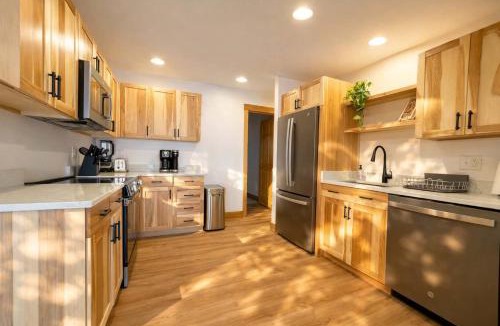 Lac du Flambeau House | Moss Lake Lookout: PET FRIENDLY