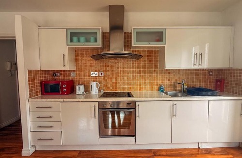 Newcastle-upon-Tyne Apartment | Most Central 2BR Flats in Newcastle City Centre, Opposite Central Station - Sleeps 4-6