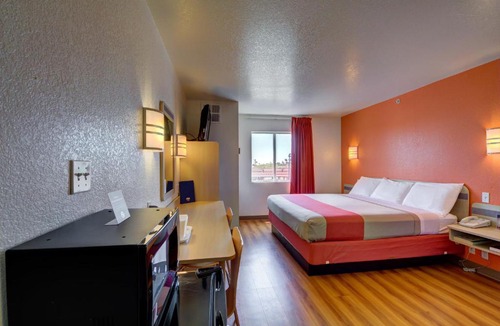 El Reno Hotel | Motel 6-El Reno, OK
