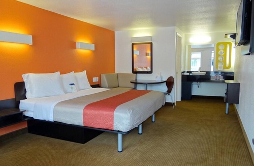 Erie Hotel | Motel 6 Erie, PA