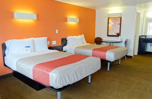Erie Hotel | Motel 6 Erie, PA
