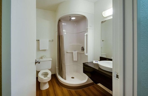 Lenexa Hotel | Motel 6 Lenexa, KS - Kansas City Southwest
