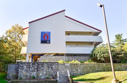 Nashua Hotel | Motel 6-Nashua, NH - South