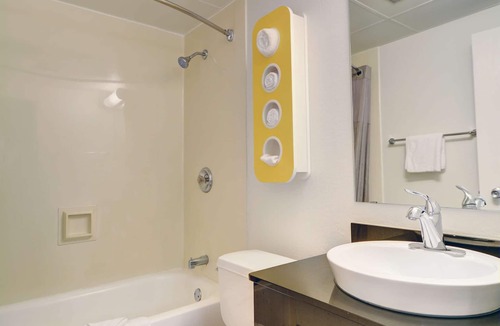 Seekonk Hotel | Motel 6 Seekonk, MA - Providence East