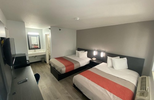 Windsor Locks Hotel | Motel 6 Windsor Locks, CT - Hartford