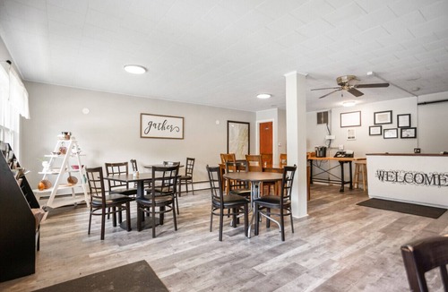 Wellsboro Hotel | Motel King Suite | Ground Floor | 2 mi to Canyon