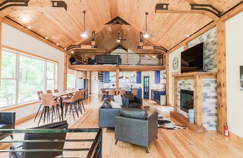 Centre Hall Cabin | Mount Nittany Lodge - Luxury Mountaintop Home, Chef's Kitchen, 5 BR's 4 Baths