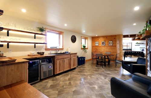 Centre Hall Cabin | Mount Nittany Lodge - Luxury Mountaintop Home, Chef's Kitchen, 5 BR's 4 Baths