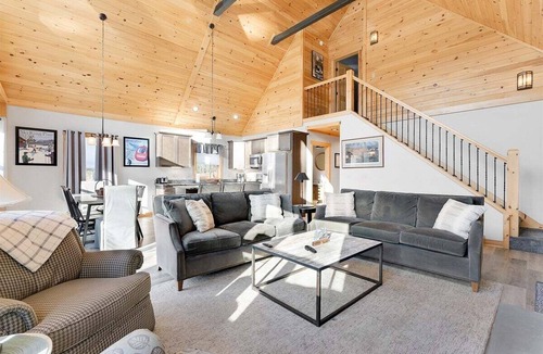 Locke Mills House | Mountain Lake Retreat- Waterfront Chalet