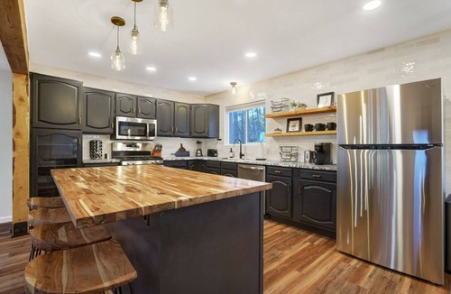 Colorado Springs House | Mountain Modern Retreat! Ford Amph/BBQ/Fire Pit/Hot Tub