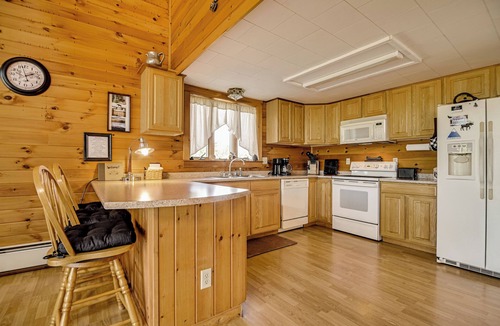 East Central Franklin Cabin | Mountain-View Deck! Cabin By Mt Abraham Trails