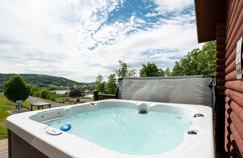 McHenry Cabin | Mountainside Cabin 53-Hot Tub, Dog Friendly