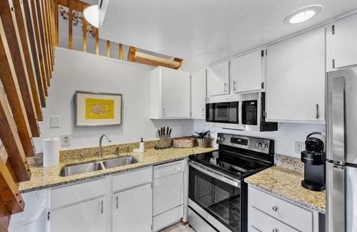 Mount Adams Apartment | Mt. Adams 1BR Great Location! Steps from Monastery