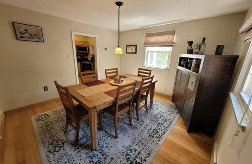 Mount Lebanon House | Mt. Lebo Home, visiting family or going to game on North Shore/walk to trolley!
