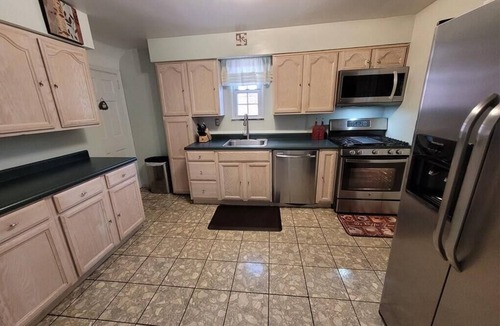 Mount Lebanon House | Mt. Lebo Home, visiting family or going to game on North Shore/walk to trolley!