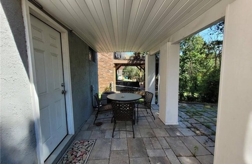 Mount Lebanon House | Mt. Lebo Home, visiting family or going to game on North Shore/walk to trolley!