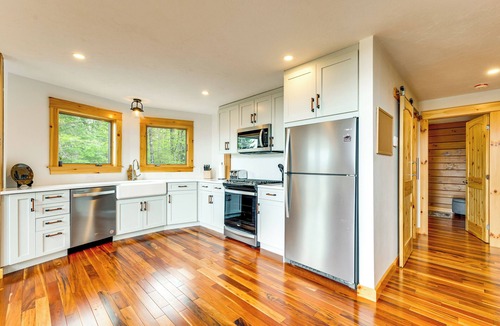 Conway Cabin | Mtn-View Deck: Scenic Conway Log Cabin!
