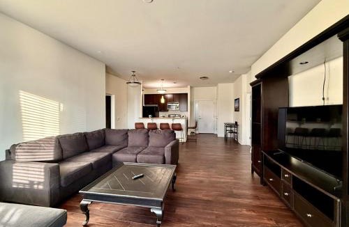 Cole-Noble District Apartment | Multi Unit Downtown Penthouse Suite for 6