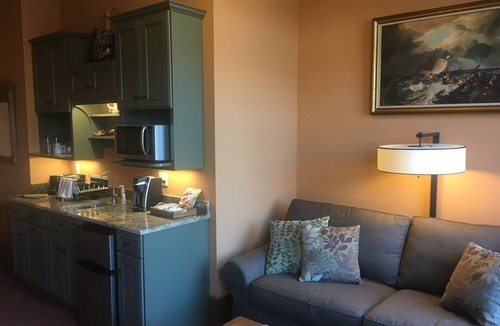 Geneva Apartment | Munger Lofts Boutique 2nd Floor w/Half Kitchen
