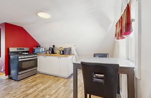 East End House | Munjoy Hill hideaway with AC - walk to dining & Eastern Promenade