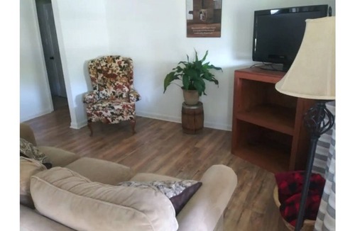 Se Ree Apartment | My Blessing 5, at Rough River Lake Area!
