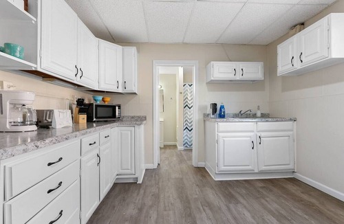 De Pere Apartment | My Happy Place 2 on Main Ave. De Pere