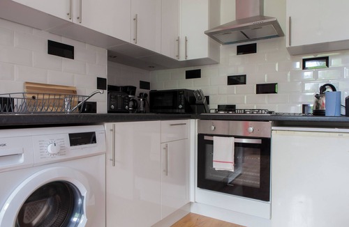 Marchmont Apartment | My Meadows, City Centre Apartment, Sunny&spacious