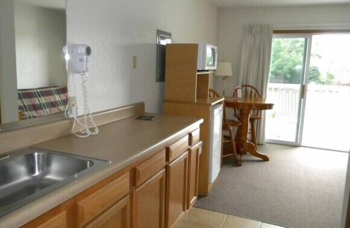 Ludington Hotel | Nader's Motel & Suites