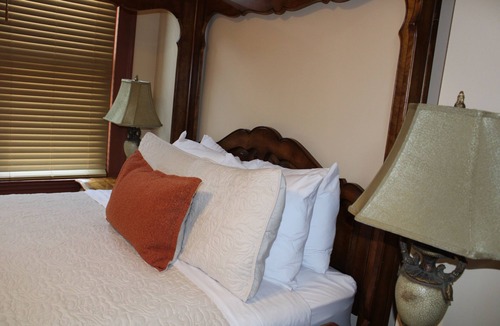 Manchester Hotel | Naples 2 story suite -Villagio Boutique Hotel ★WALK to STADIUM ★FREE PARKING