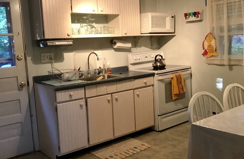 Saunderstown House | Narragansett Lake Cottage Right Next to Bonet Shores.