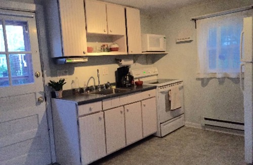 Saunderstown House | Narragansett Lake Cottage Right Next to Bonet Shores.
