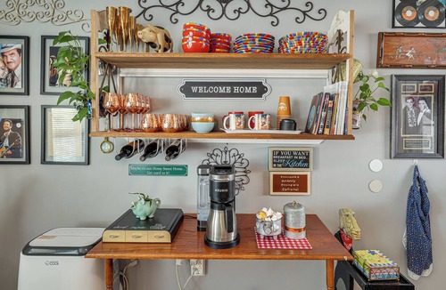 Charlotte Park Cottage | 'nashvegas Getaway' w/Hot Tub Near Broadway