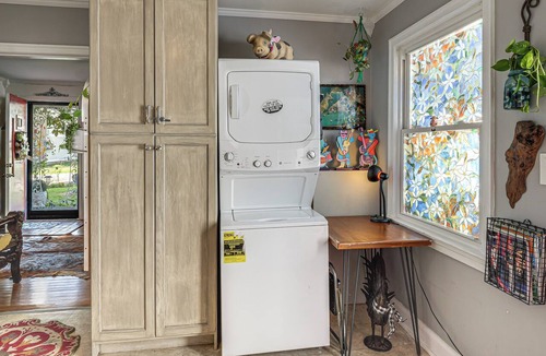 Charlotte Park Cottage | 'nashvegas Getaway' w/Hot Tub Near Broadway