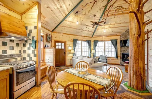 Greenbrier Cabin | Nashville Area Luxury Tree House Accommodation for a Tennessee Getaway