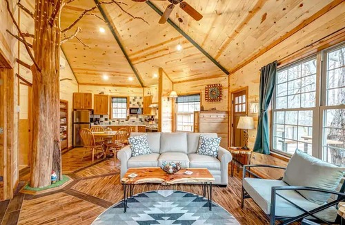 Greenbrier Cabin | Nashville Area Luxury Tree House Accommodation for a Tennessee Getaway