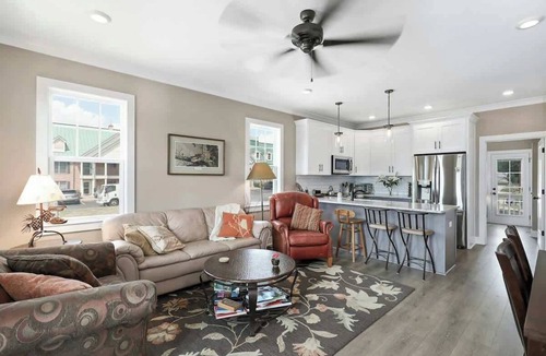 Lakewood Condo | Nashville Lakeview Family Friendly Townhome W Rooftop Deck Views