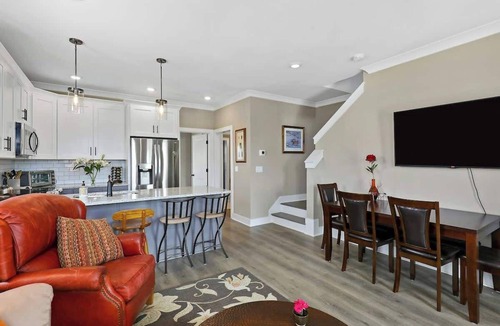 Lakewood Condo | Nashville Lakeview Family Friendly Townhome W Rooftop Deck Views