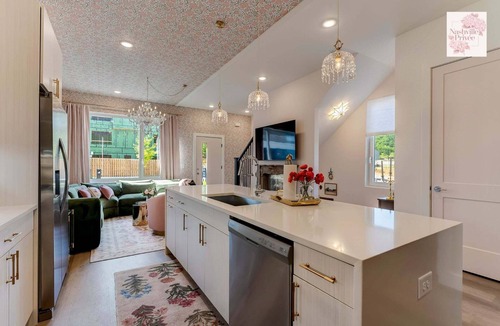 Talbot's Corner House | Nashville Privée: Girls Trip|Bachelorette| 9 Beds