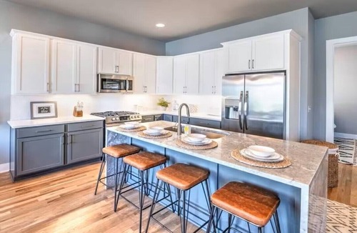 Haynes Area House | Nashville Skyline View with a Rooftop Deck that Sleeps 12 People