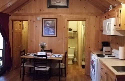 South Bloomingville Cabin | Nature Retreat